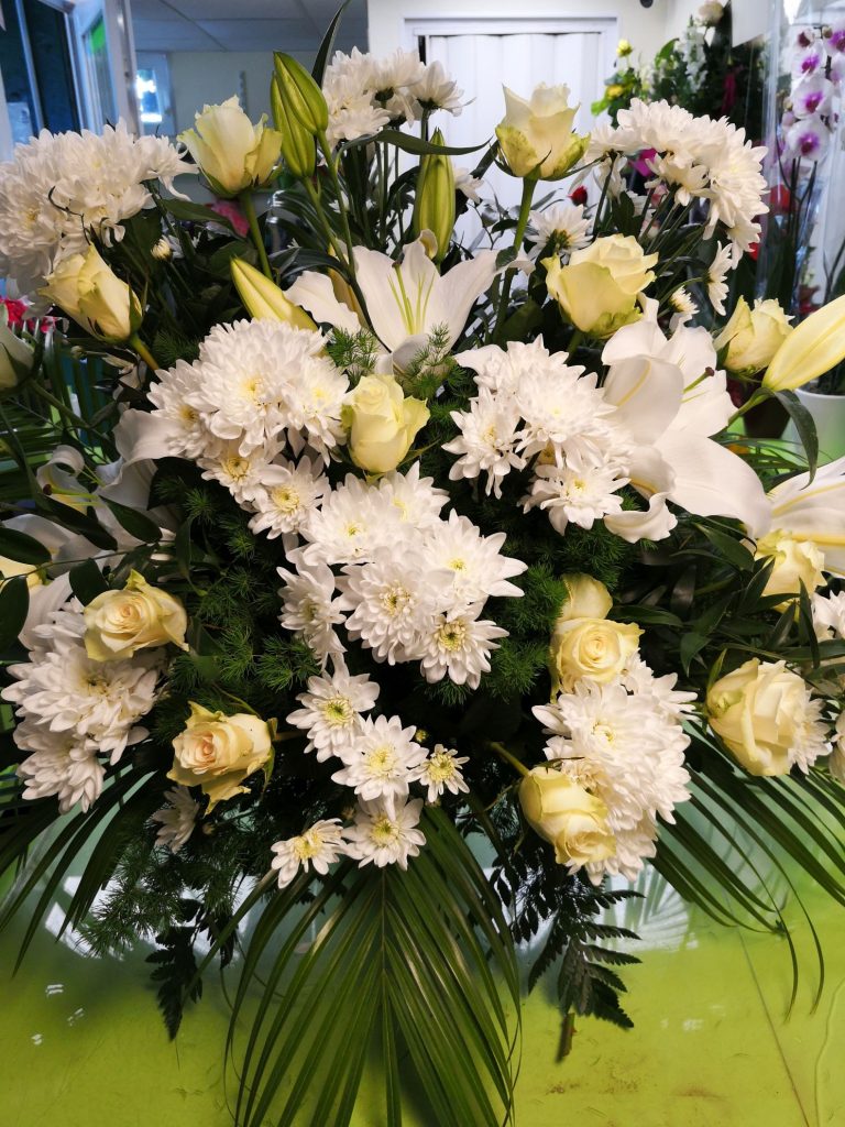 Rózsa, liliom, krizantém álló dísz