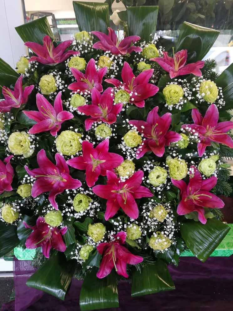 Liliom, liziantus álló koszorú