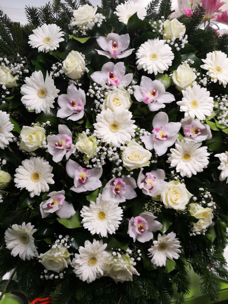 Gerbera, orchidea álló koszorú