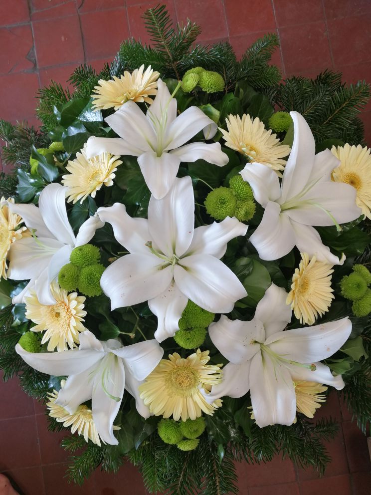Krizantém, gerbera fekvő koszorú